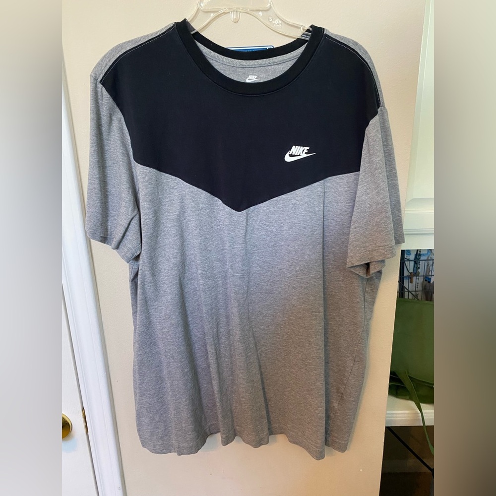 Nike Mens T Shirt Black/Gray Size XL